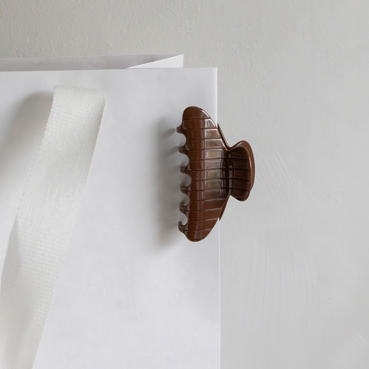 Sculpted Hårklype Cedar